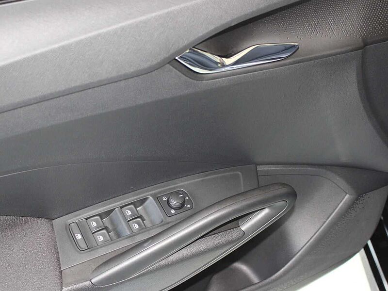 SKODA Fabia 1.0 TSI Style DSG ACC/Cam/Lane/Virtual