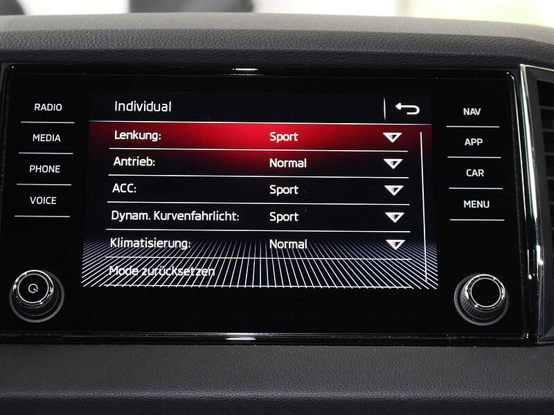 SKODA Karoq 1.5 TSI ACT DSG Sportline VC/AHK/ACC/CAM