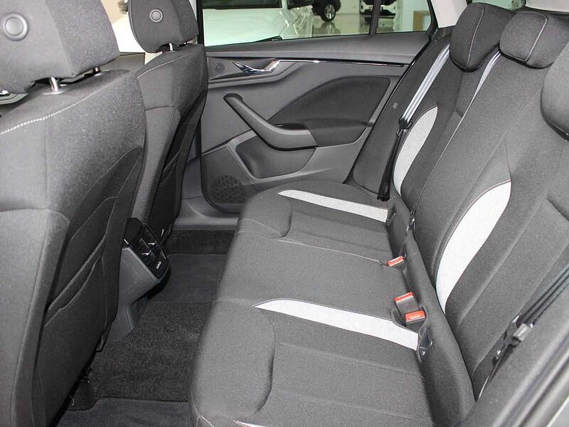 SKODA Kamiq 1.0 TSI DSG Selection AHK/ACC/Matrix/Cam