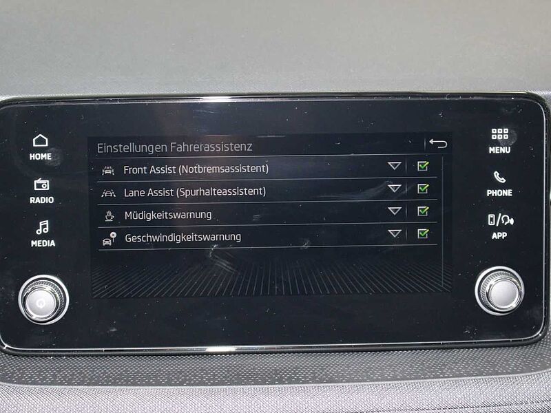 SKODA Fabia 1.0 TSI Tour Cam/VC/CarPlay