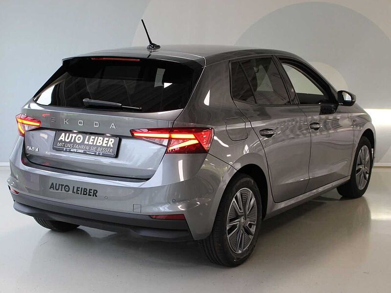SKODA Fabia 1.0 TSI Tour Cam/VC/CarPlay