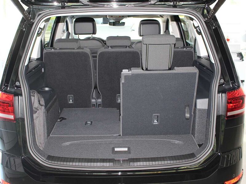 Volkswagen Touran 1.5 TSI ACT OPF DSG R-LINE 7Si. /IQ/Cam