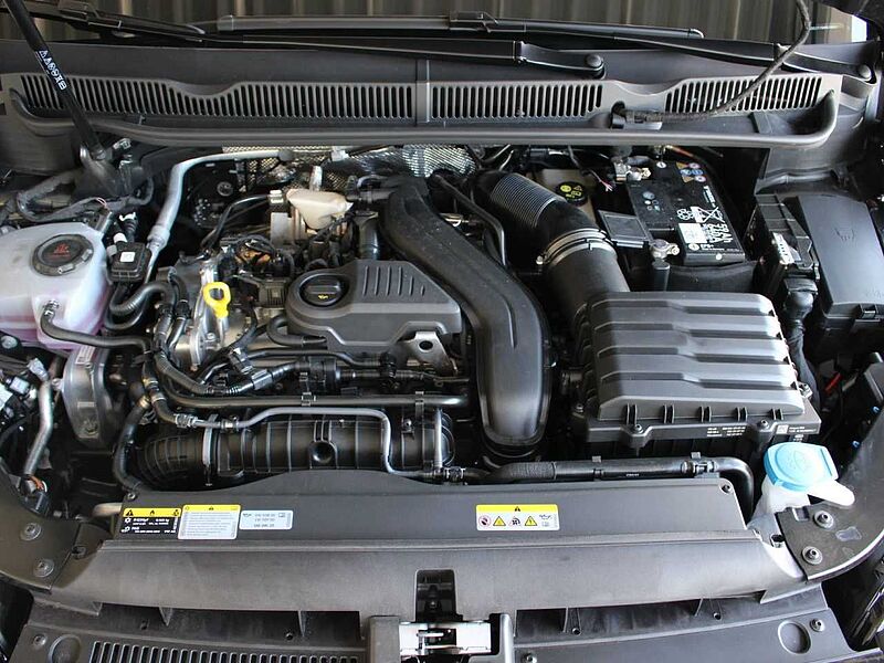 Volkswagen Touran 1.5 TSI ACT OPF DSG R-LINE 7Si. /IQ/Cam