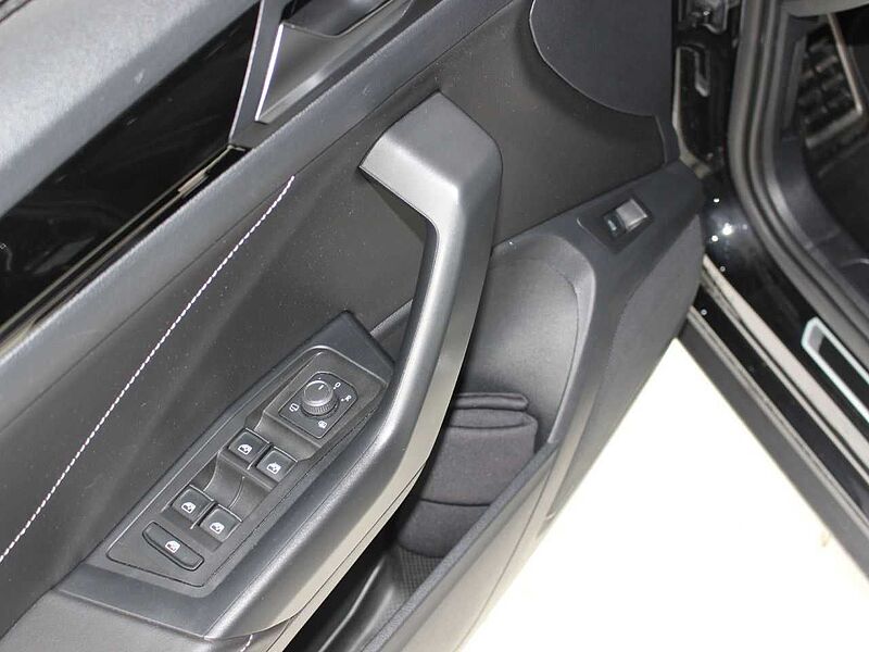 Volkswagen T-Roc 1.5 TSI OPF R-Line /ACC/CAM/Keyless