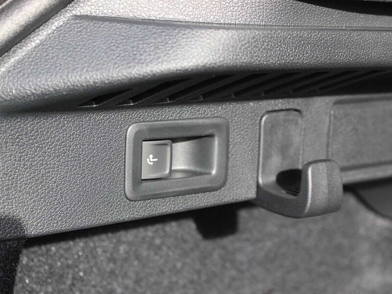 SKODA Kamiq 1.0 TSI Selection Cam/AHK/Matrix/MFL bhz.